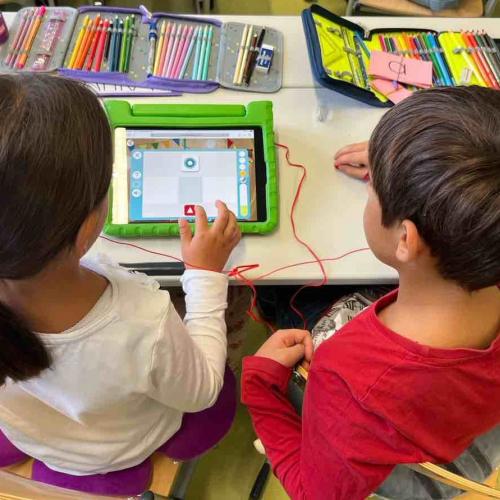 Kinder üben mit dem iPad