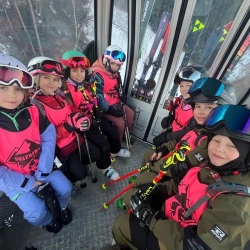 Kinder in der Gondel