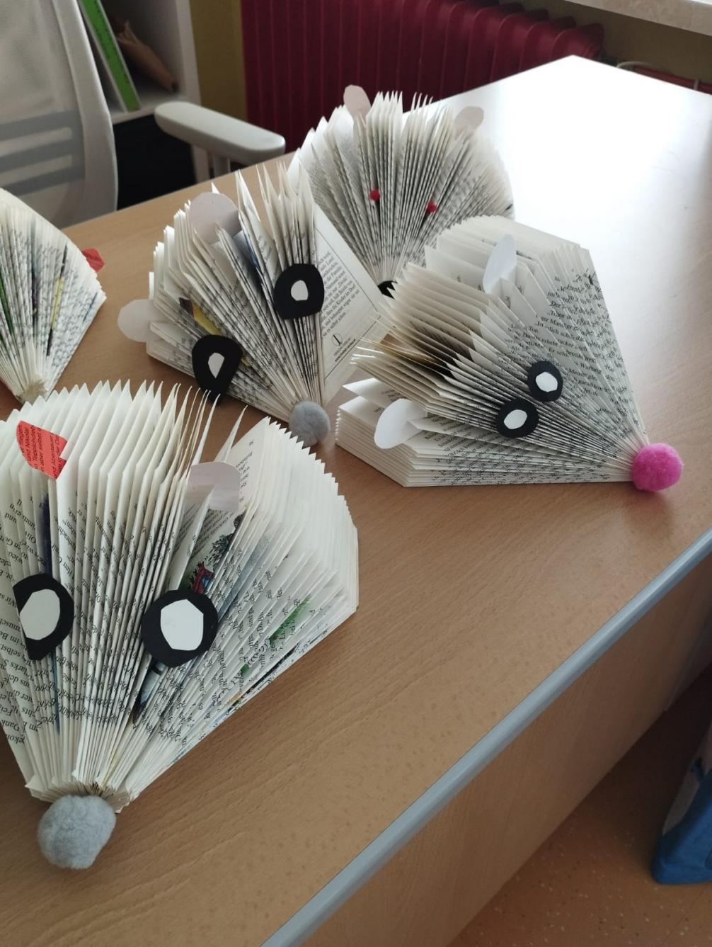 Igel aus alten Büchern