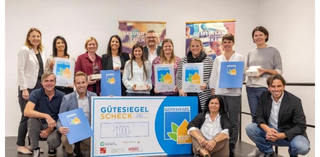 Verleihung des Gütesiegels Vertreter*innen der Schulen mit Wiederantrag